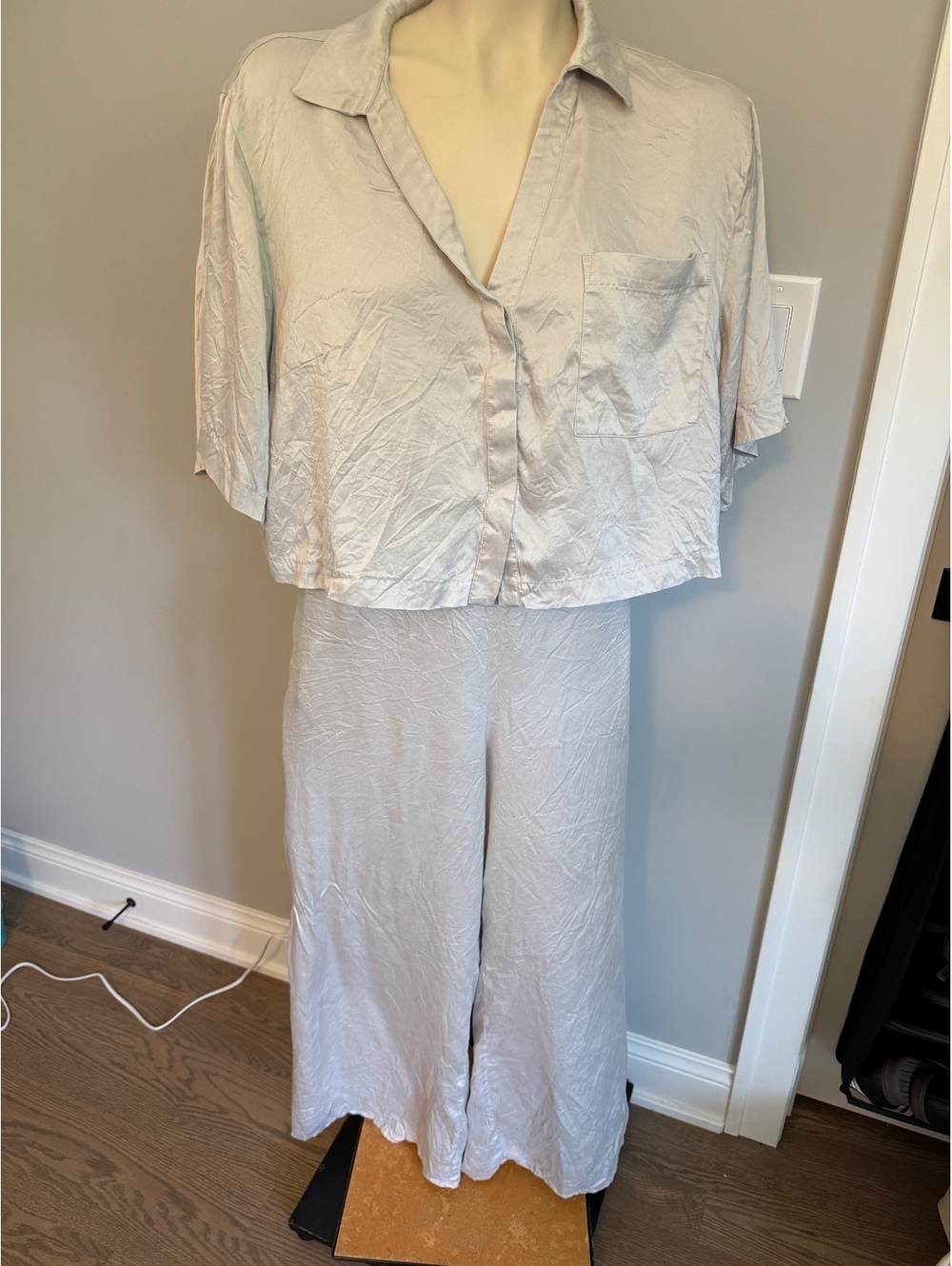 Lunya Women's Washable Silk Pajama Set XL Beige Two-Piece Lounge Wear